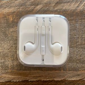 New Apple ear buds